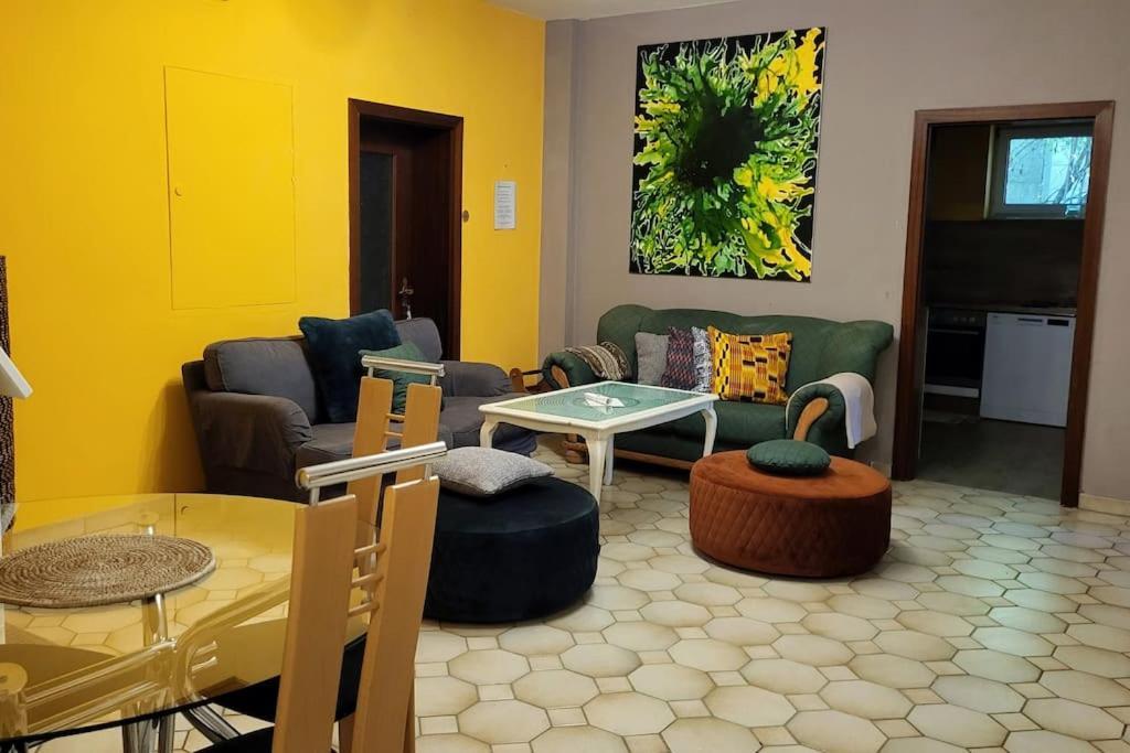 Colourful 2.5 Bedroom With Large Balcony & Garden. Prinzersdorf Exterior foto