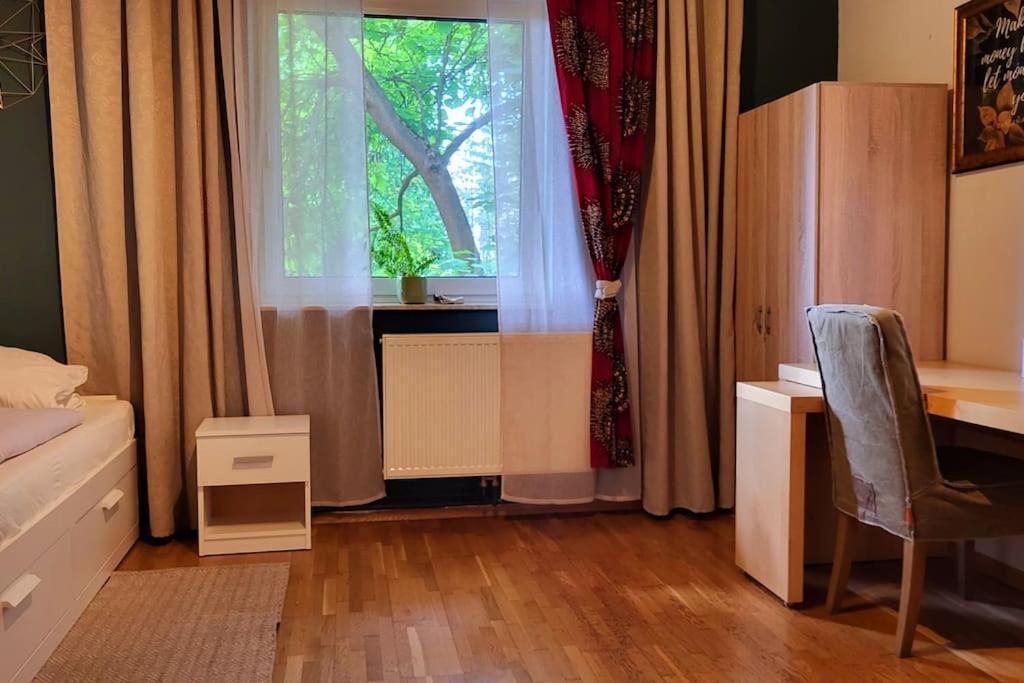 Colourful 2.5 Bedroom With Large Balcony & Garden. Prinzersdorf Exterior foto