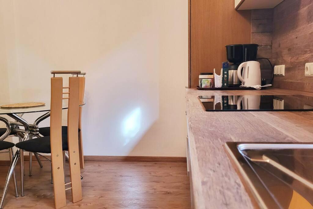 Colourful 2.5 Bedroom With Large Balcony & Garden. Prinzersdorf Exterior foto