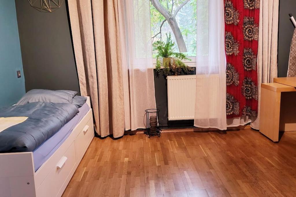 Colourful 2.5 Bedroom With Large Balcony & Garden. Prinzersdorf Exterior foto