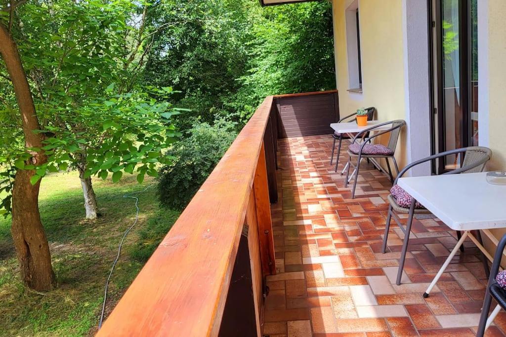 Colourful 2.5 Bedroom With Large Balcony & Garden. Prinzersdorf Exterior foto